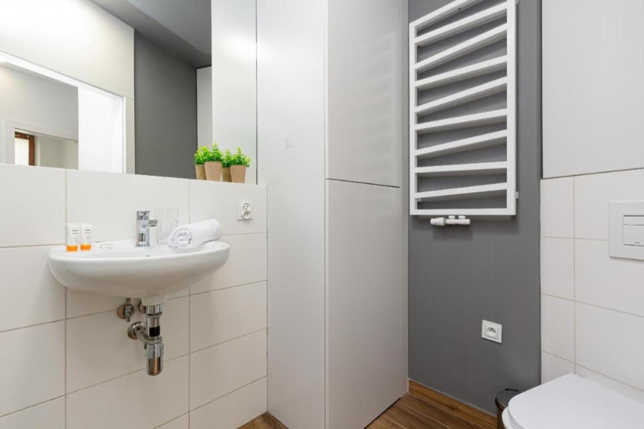 Modern Apartment Near Hilton Varsóvia Exterior foto